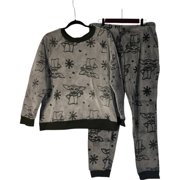 STAR WARS The Mandalorian Grogu Women's 2-Piece Plush Fleece Jogger Lounge Set - Picture 2 of 8